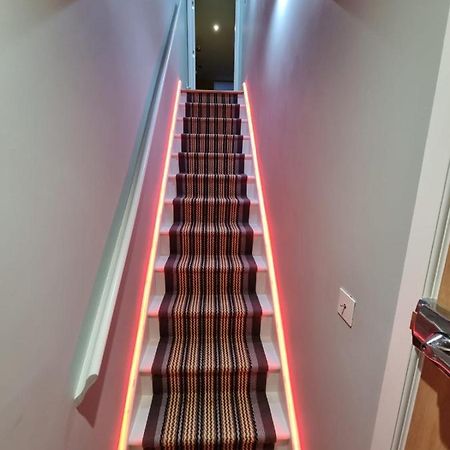 Stylish London Apartment With Terrace & Parking Екстер'єр фото