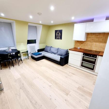 Stylish London Apartment With Terrace & Parking Екстер'єр фото