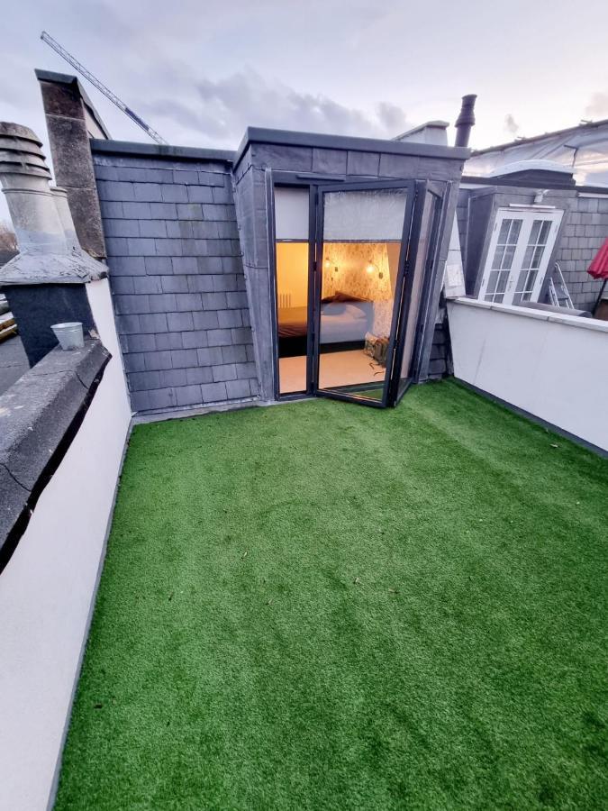 Stylish London Apartment With Terrace & Parking Екстер'єр фото