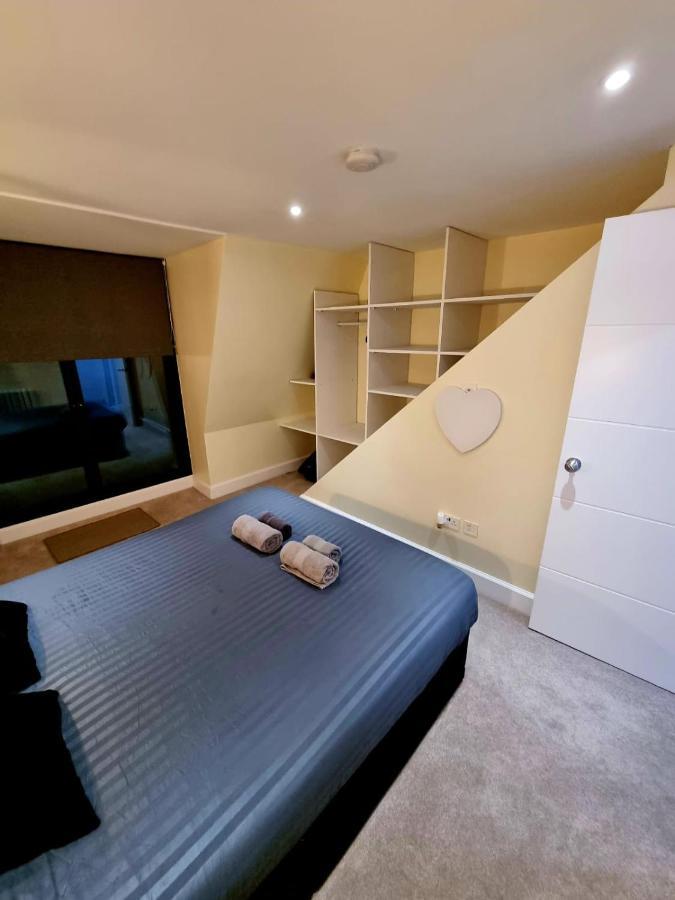 Stylish London Apartment With Terrace & Parking Екстер'єр фото